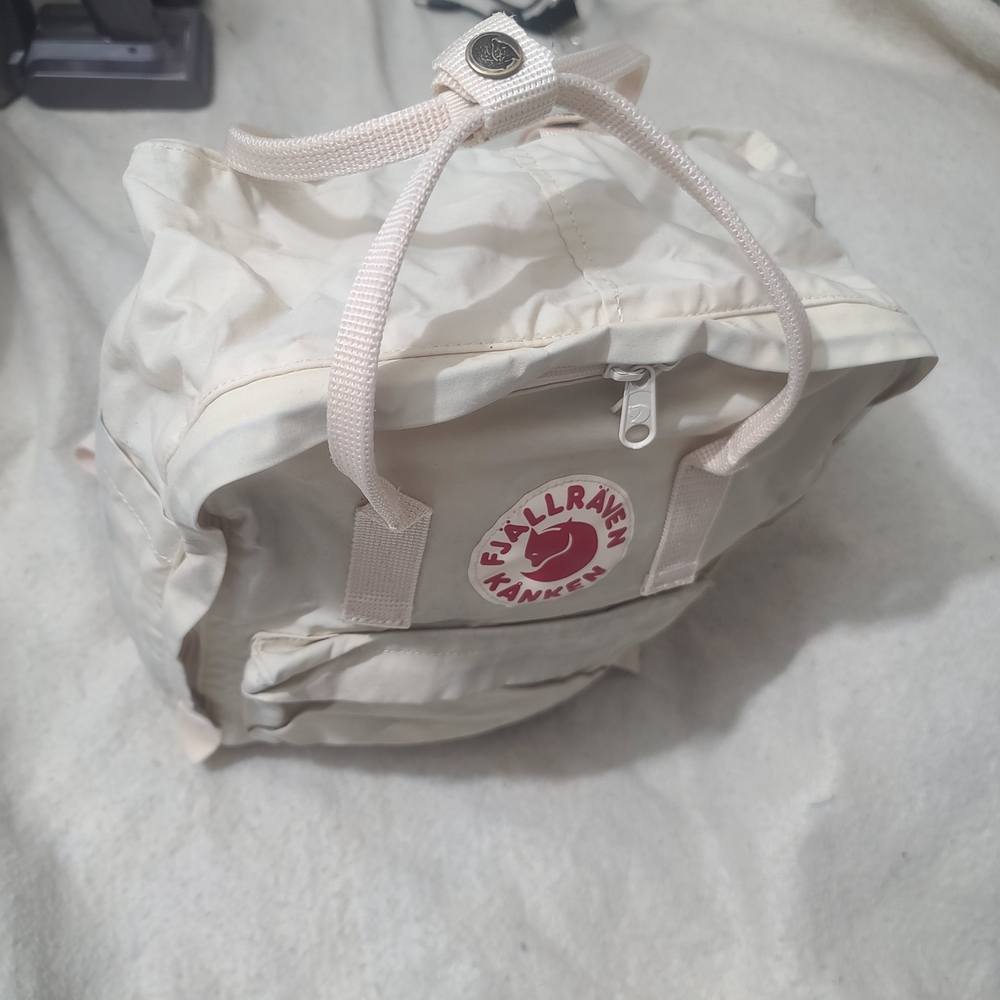Kånken Cream Backpack Model 23510